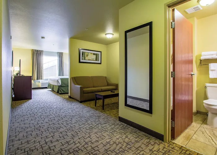 Cobblestone Hotel & Suites - Orrville